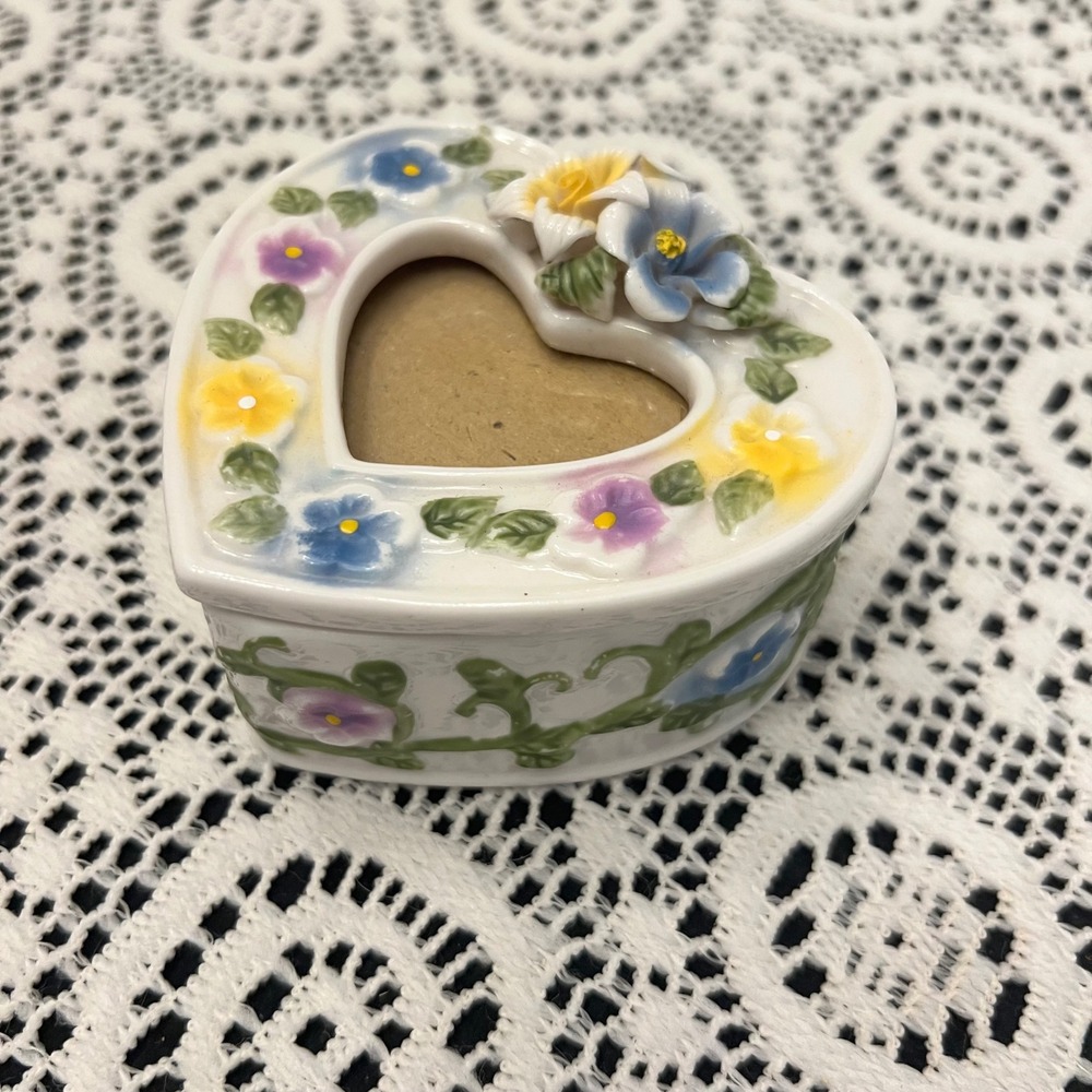 Heart-Shaped Porcelain Floral Photo Frame Trinket Box | Cottage